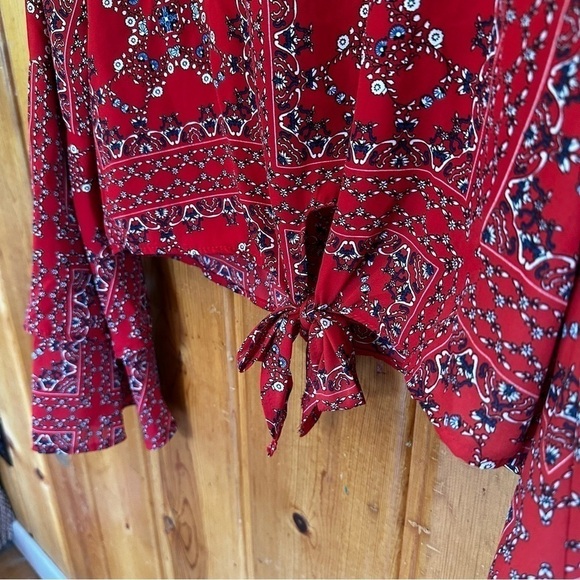 ❤️✨ Altar’d State Bell Sleeve Crop Top Mackenzie Style Small - Picture 6 of 7